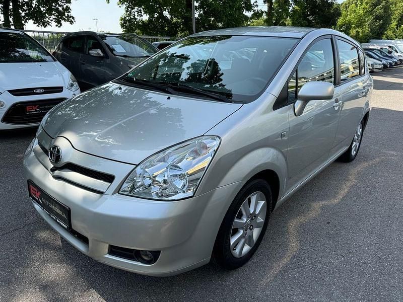 Silber Gebraucht 2007 Toyota Corolla Verso Executive Van / Kleinbus | 6.500 € (Teuer) - Bild 1/4