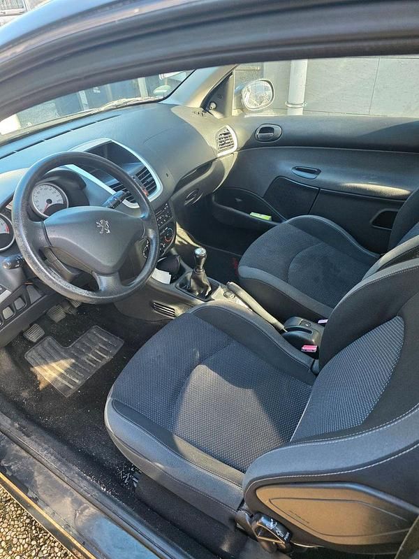 Gebraucht Peugeot 206 60 PS (44 kW) 2009 Grau Limousine