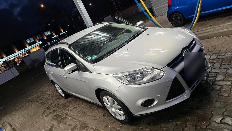Usata Ford Focus 105 CV (77 kW) 2012 Argento Station wagon