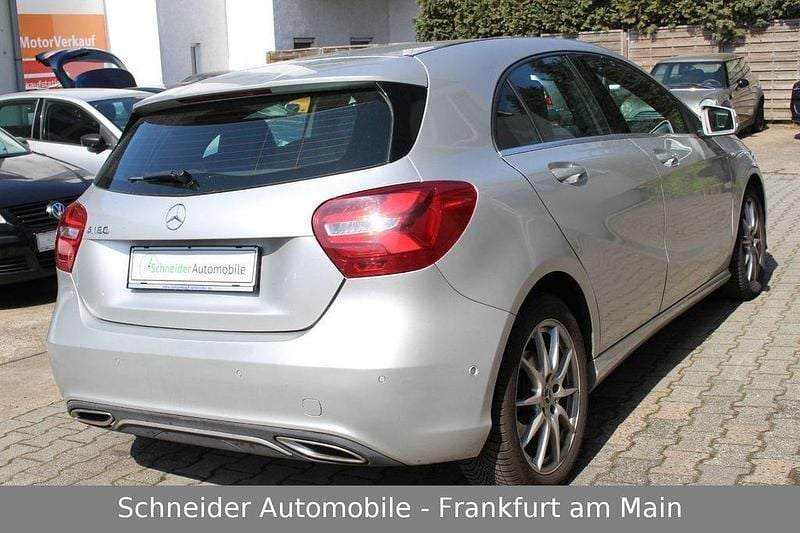 Gebraucht Mercedes A180 122 PS (89 kW) 2017 Silber Limousine