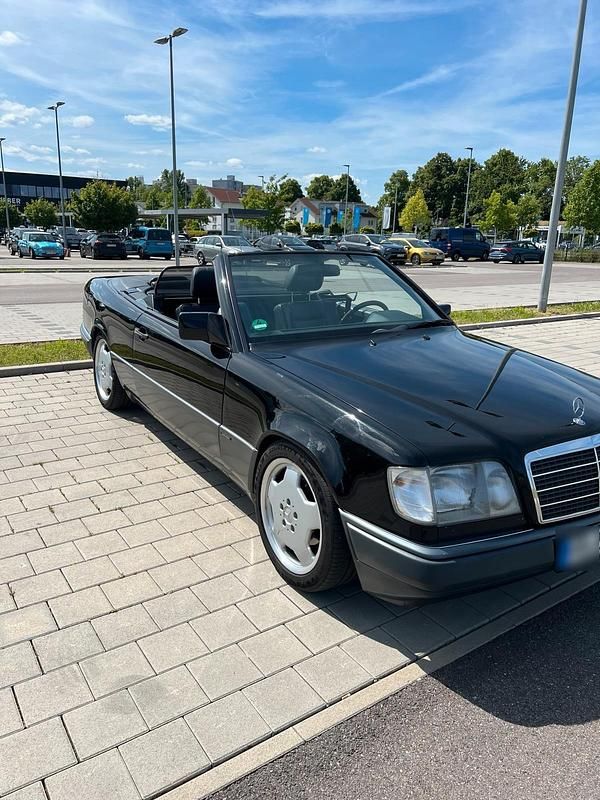 Gebraucht Mercedes E220 Edition 150 PS (110 kW) 1997 Schwarz Cabrio