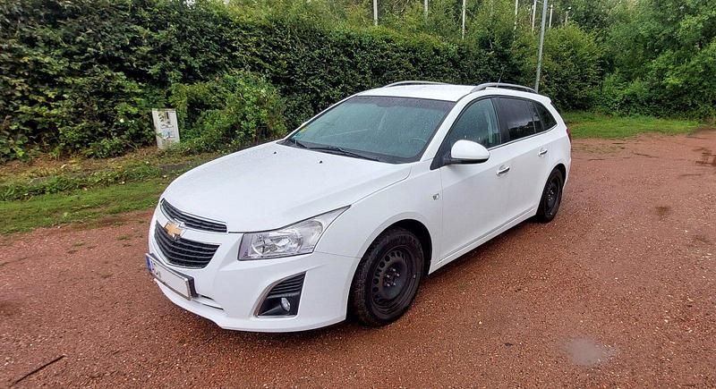 Weiß Gebraucht 2013 Chevrolet Cruze LTZ Kombi | 3.999 € (Guter Preis) - Bild 1/4