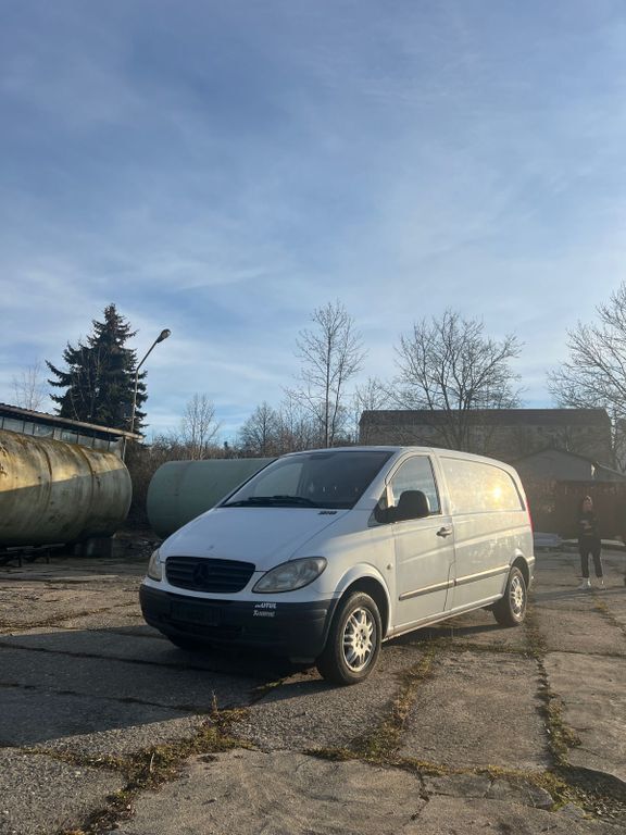 Weiß Gebraucht 2009 Mercedes Vito Van / Kleinbus | 6.750 € (Guter Preis) - Bild 1/4