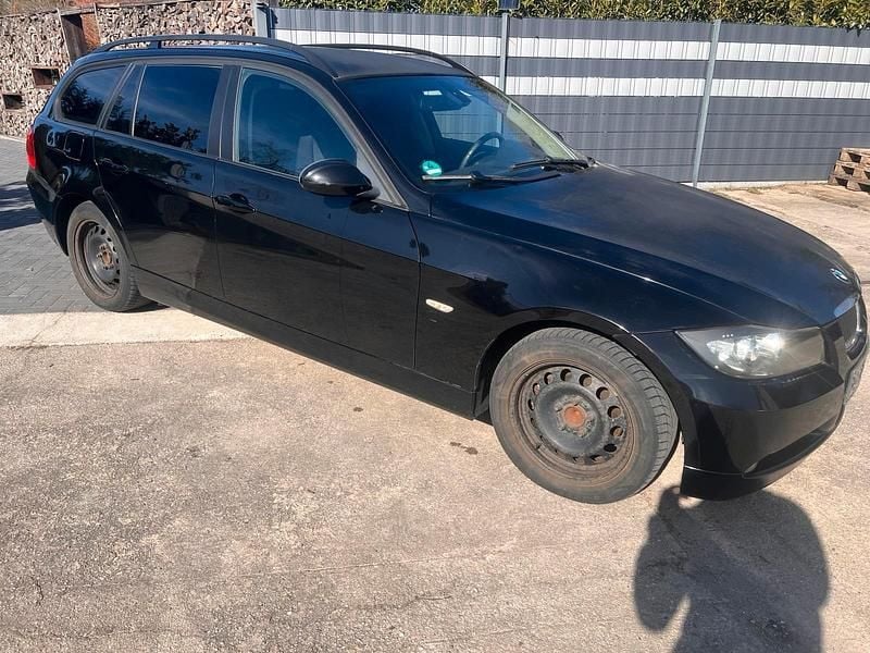 Gebraucht BMW 320 163 PS (119 kW) 2006 Schwarz Kombi