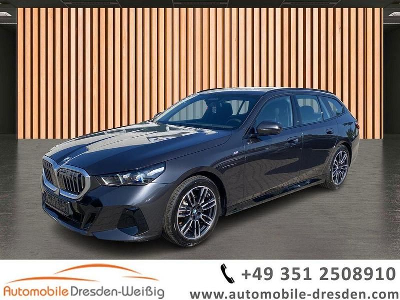 Grau Gebraucht 2024 BMW 520 M Sport Kombi | 51.980 € (Superpreis) - Bild 1/4