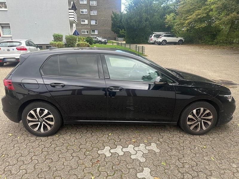 Gebraucht VW Golf VIII 150 PS (110 kW) 2021 Schwarz Kleinwagen