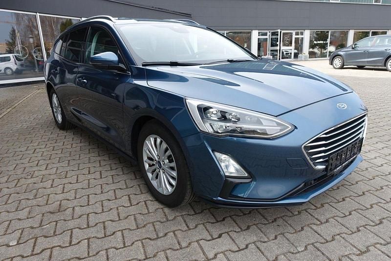 Gebraucht Ford Focus Titanium 120 PS (88 kW) 2018 Blau Kombi