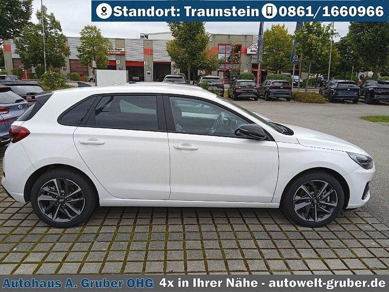 Gebraucht Hyundai i30 Advantage 101 PS (74 kW) 2025 Atlas white Limousine