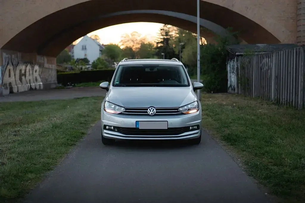 Gebraucht VW Touran 116 PS (85 kW) 2017 Silber Van / Kleinbus