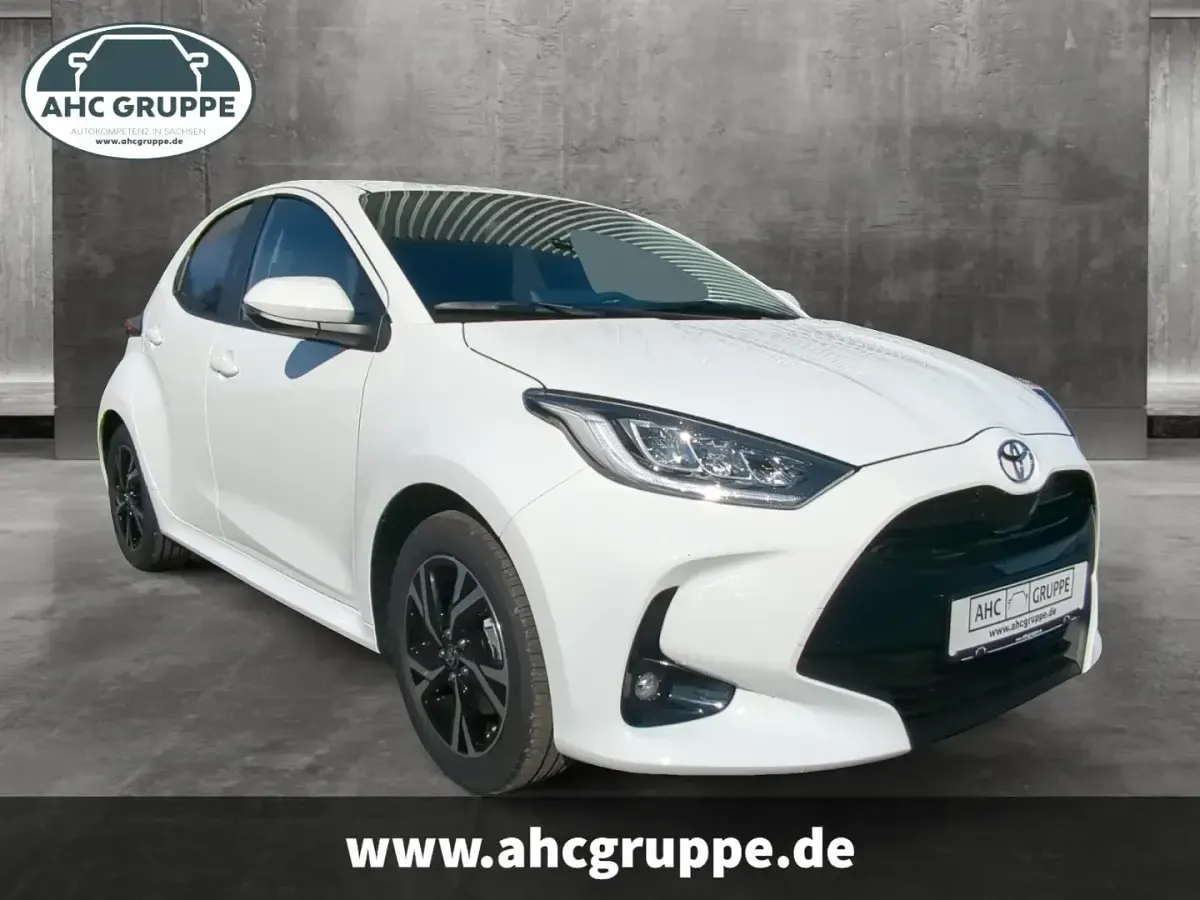 Gebraucht Toyota Yaris Connect Style 117 PS (86 kW) 2025 Weiss Kleinwagen
