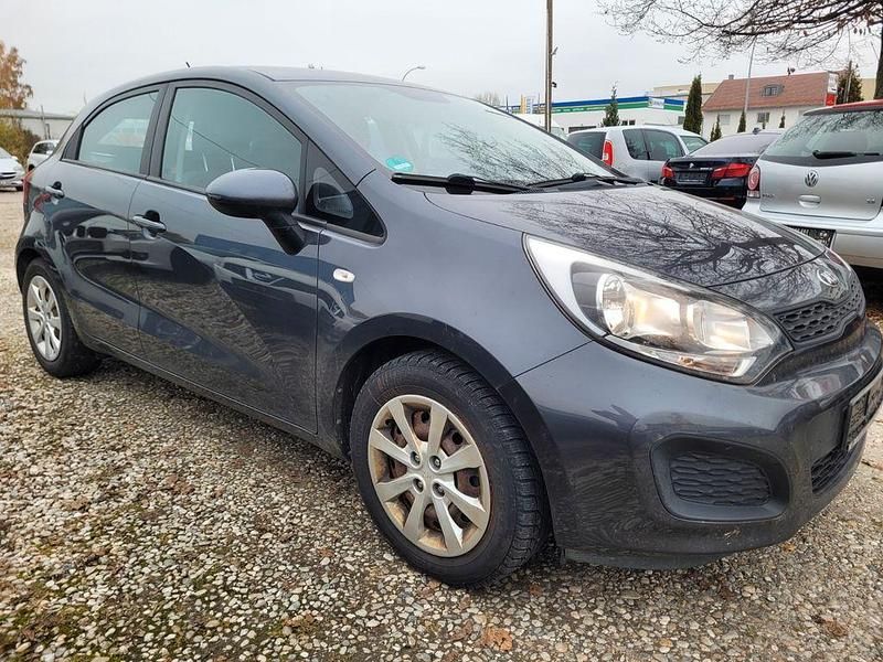 Second-hand Kia Rio 86 CP (63 kW) 2014 Gri Berlinǎ