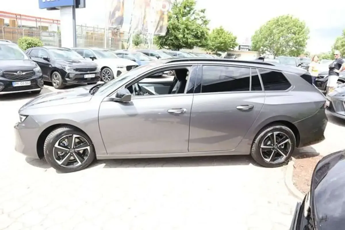 Neu Opel Astra Edition 131 PS (96 kW) 2025 Vulkan grau Kombi