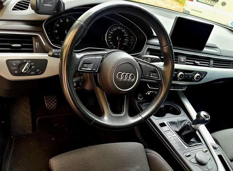 Gebraucht Audi A4 S-Line 150 PS (110 kW) 2019 Limousine