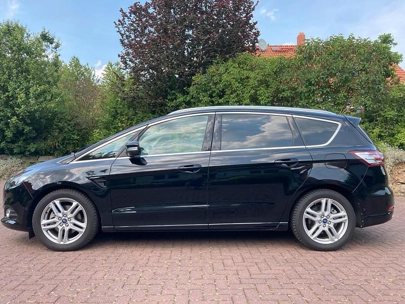 Gebraucht Ford S-MAX Titanium 165 PS (121 kW) 2019 Schwarz Van / Kleinbus