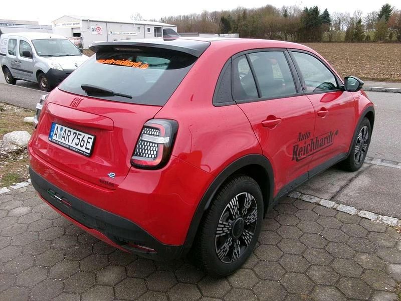 Gebraucht Fiat 600E Red 114 kW (156 PS) 2023 Rot SUV