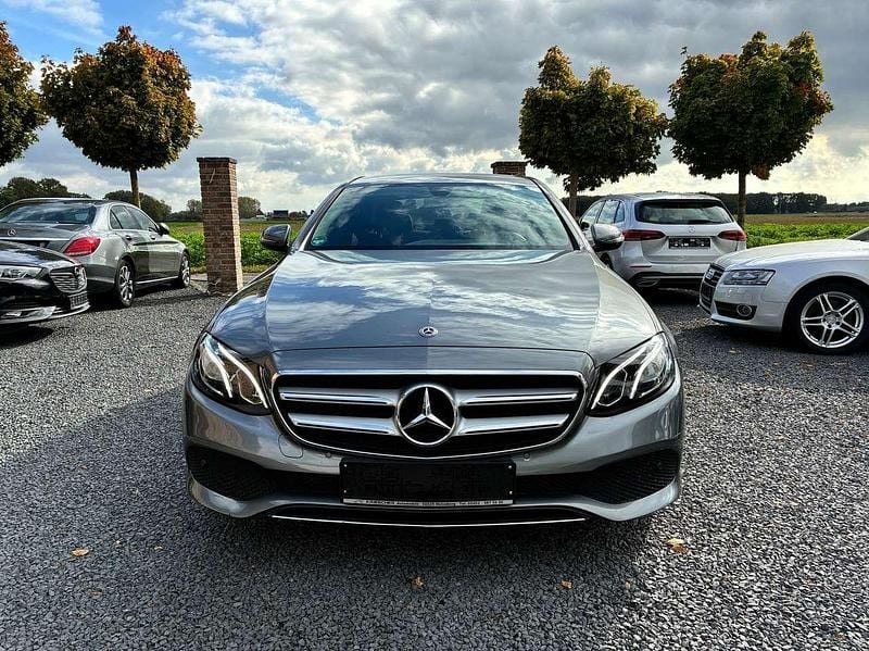 Gebraucht Mercedes E200 Avantgarde 184 PS (135 kW) 2018 Selenitgrau Limousine