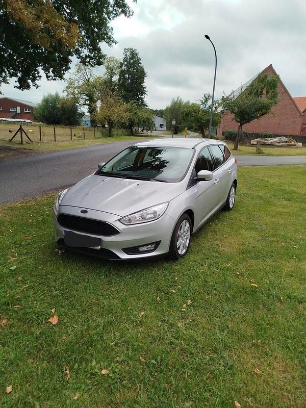 Silber Gebraucht 2017 Ford Focus Trend Kombi | 7.500 € (Guter Preis) - Bild 1/4