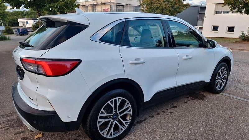Gebraucht Ford Kuga Titanium 224 PS (164 kW) 2020 Weiß SUV