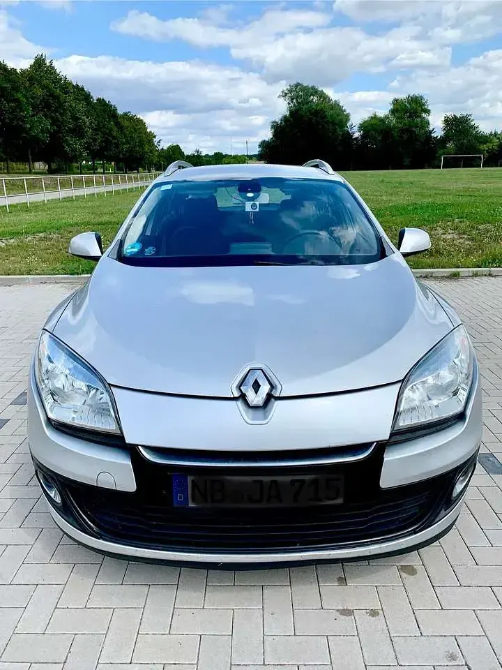 Gebraucht Renault Mégane GrandTour Initiale Paris 110 PS (80 kW) 2013 Silber Kombi