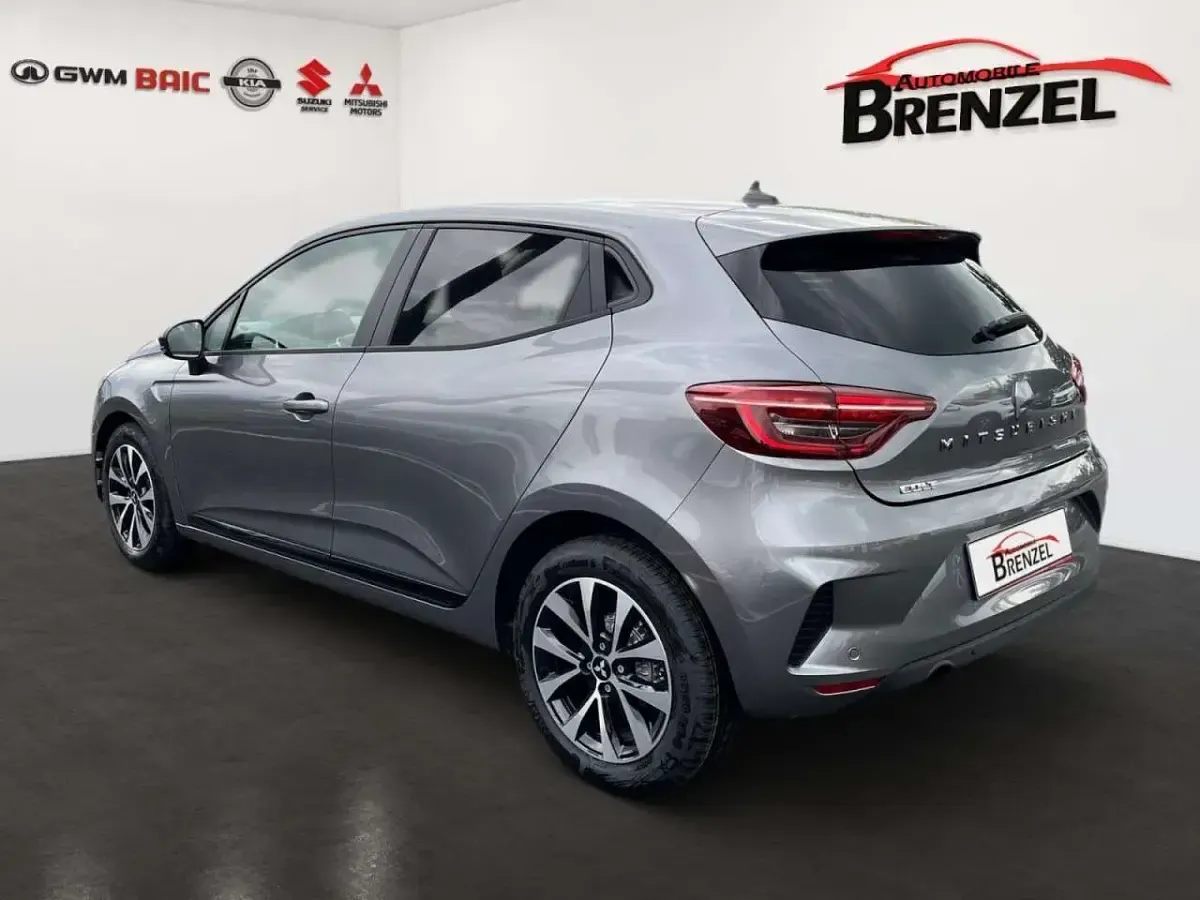 Neu Mitsubishi Colt Plus 91 PS (66 kW) 2025 Achatgrau  kqg Kleinwagen