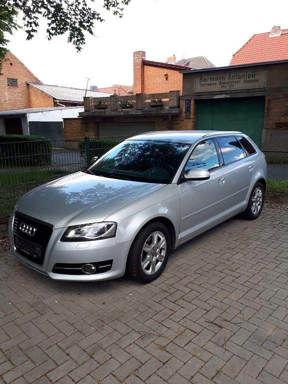 Silber Gebraucht 2010 Audi A3 Sportback Attraction Kleinwagen | 5.400 € (Fairer Preis) - Bild 1/4