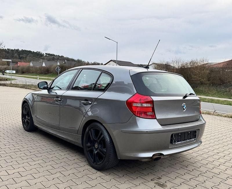 Gebraucht BMW 116 122 PS (89 kW) 2010 Grau Kleinwagen