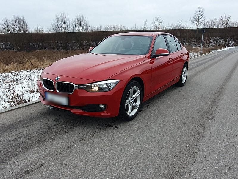 Gebraucht BMW 316 136 PS (100 kW) 2014 Rot Limousine