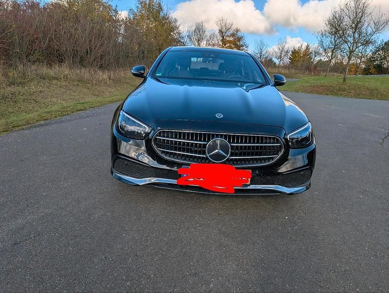 Schwarz Gebraucht 2021 Mercedes E200 Limousine | 29.000 € - Bild 1/4