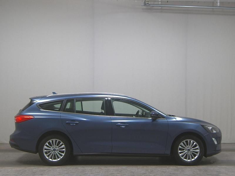 Gebraucht Ford Focus Titanium 125 PS (91 kW) 2019 Blau Kombi
