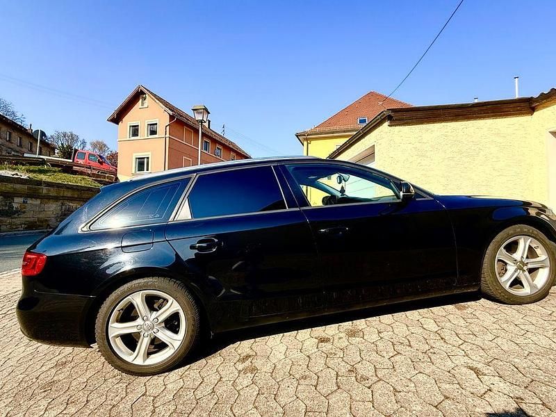 Gebraucht Audi A4 Ambiente 204 PS (150 kW) 2014 Schwarz Kombi