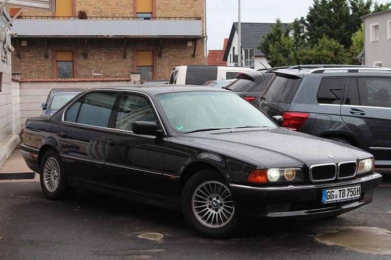 Gebraucht BMW 750L 326 PS (239 kW) 1995 Schwarz Limousine