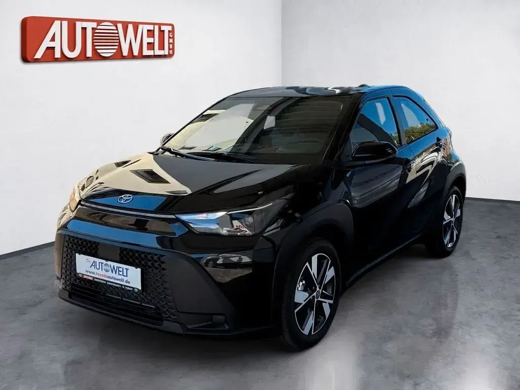 Neu Toyota Aygo X Active 116 PS (85 kW) 2026 Schwarz SUV