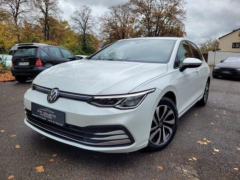 Weiß Gebraucht 2022 VW Golf VIII Active Limousine | 15.999 € (Guter Preis) - Bild 1/4