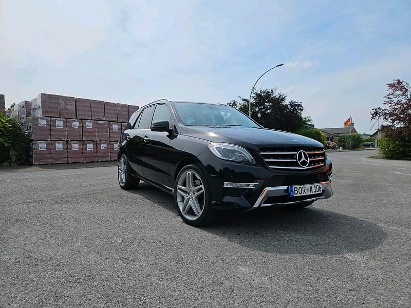 Schwarz Gebraucht 2013 Mercedes ML350 AMG SUV | 16.000 € (Superpreis) - Bild 1/4