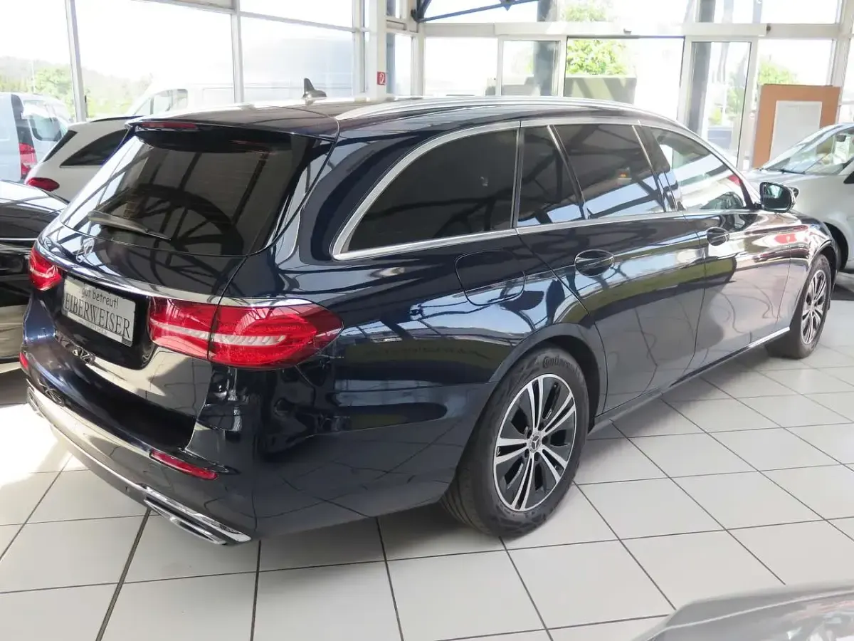 Gebraucht Mercedes E220 Avantgarde 194 PS (142 kW) 2020 Cavansitblau Kombi