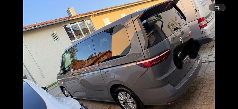 Gebraucht VW Multivan 150 PS (110 kW) 2023 Grau Van