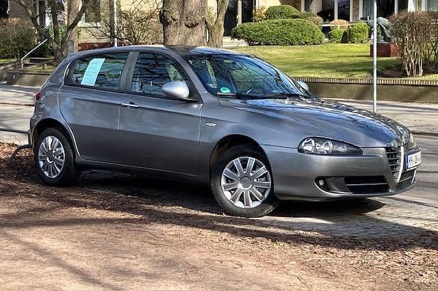 Gebraucht Alfa Romeo 147 105 PS (77 kW) 2010 Grau Kleinwagen