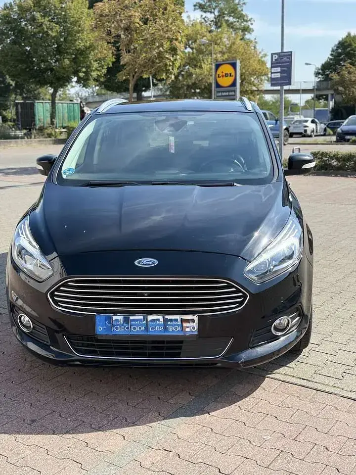 Gebraucht Ford S-MAX Business Edition 179 PS (131 kW) 2017 Schwarz Van / Kleinbus
