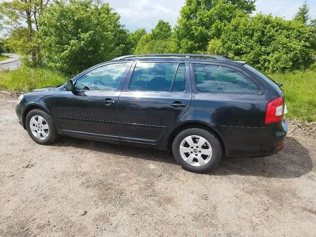 Używany Skoda Octavia Ambiente 122 KM (89 kW) 2011 Czarny Kombi