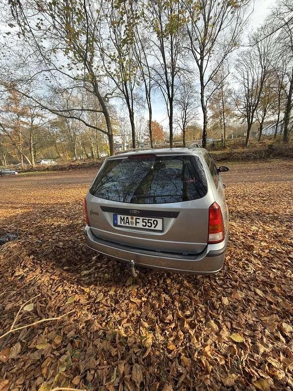 Gebraucht Ford Focus Trend 116 PS (85 kW) 2004 Kombi