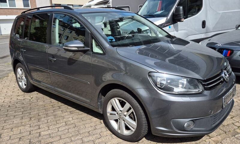Grau Gebraucht 2012 VW Touran Comfortline Van / Kleinbus | 6.690 € (Fairer Preis) - Bild 1/4