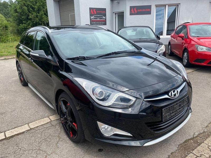 Gebraucht Hyundai i40 Premium 141 PS (103 kW) 2012 Schwarz Kombi