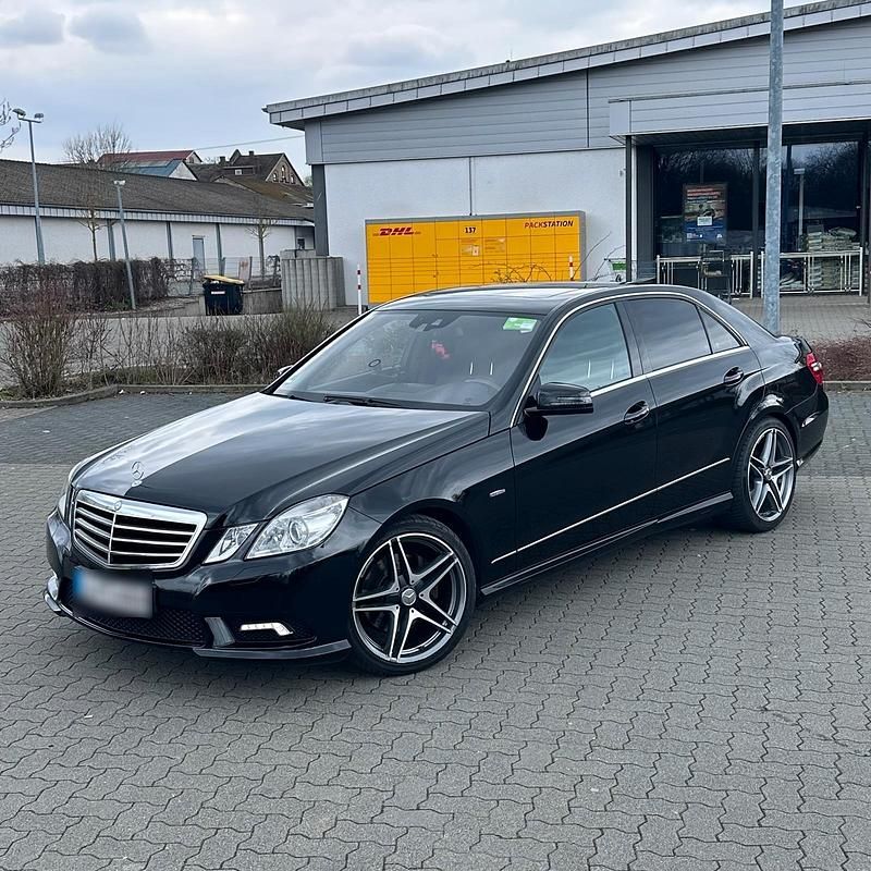 Gebraucht Mercedes E300 AMG 231 PS (169 kW) 2011 Schwarz Limousine