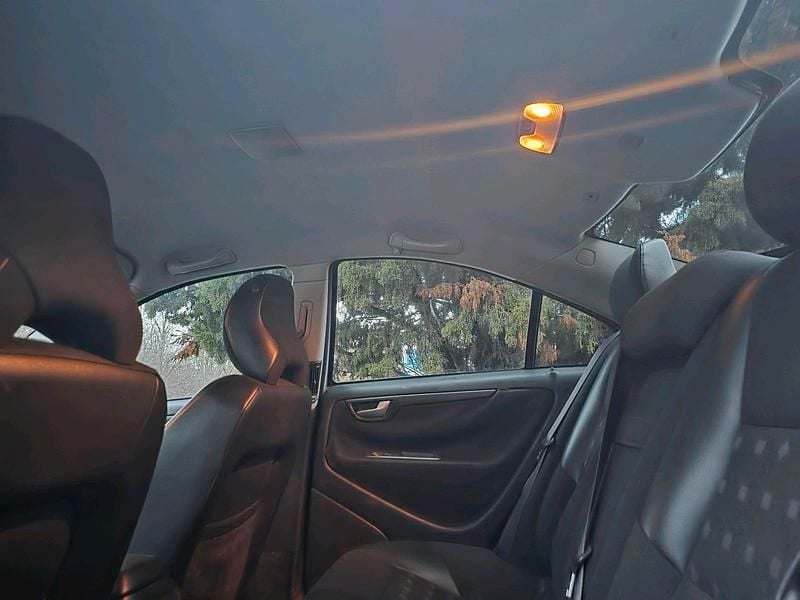 Second-hand Volvo S60 140 CP (102 kW) 2002 Argintiu Berlinǎ