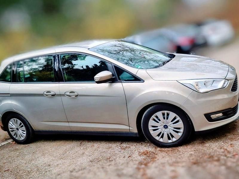 Beige Gebraucht 2017 Ford C-MAX Cool & Connect Van / Kleinbus | 6.950 € (Fairer Preis) - Bild 1/4