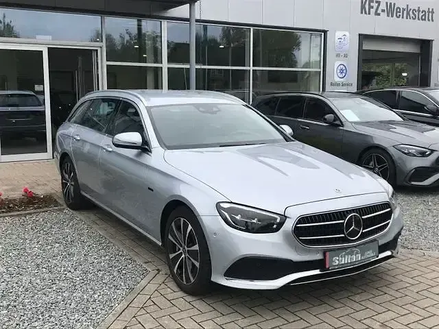 Gebraucht Mercedes E300 Avantgarde 306 PS (225 kW) 2021 Silber Limousine