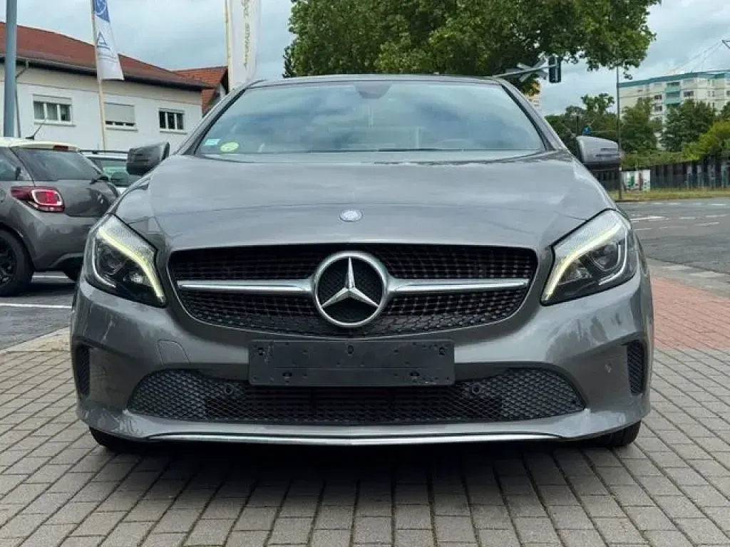 Gebraucht Mercedes 200 136 PS (100 kW) 2017 Mountaingrau (metallic) Limousine