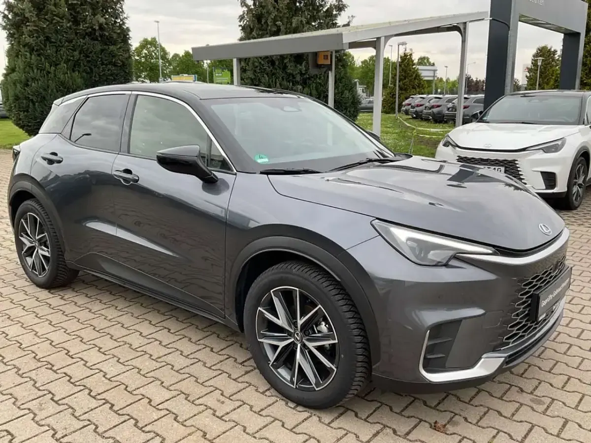 Usata Lexus LBX 136 CV (100 kW) 2025 Nero SUV