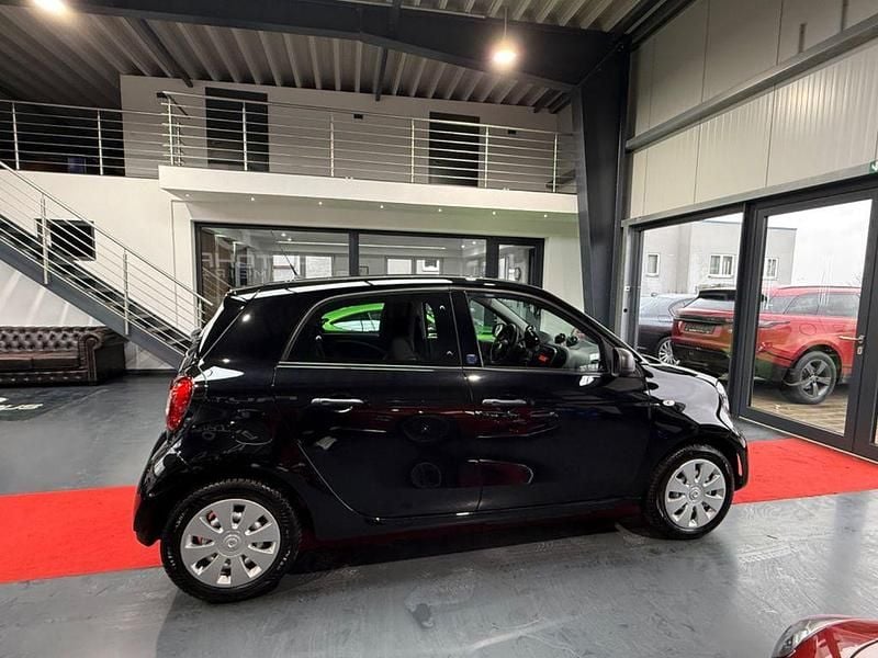 Gebraucht Smart ForFour Electric Drive 60 kW (82 PS) 2021 Schwarz Limousine