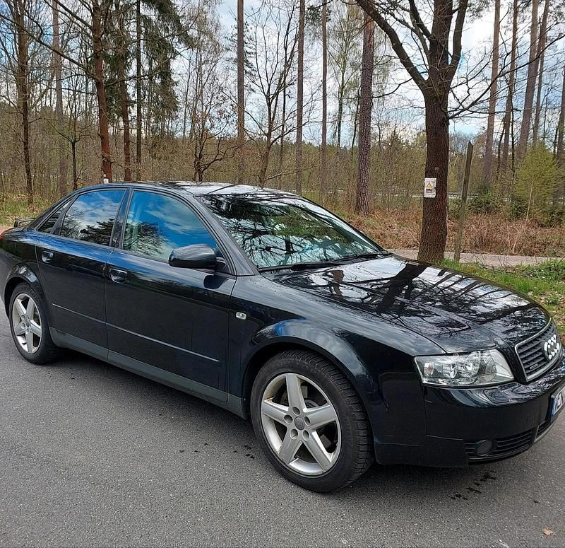 Second-hand Audi A4 Design 180 CP (132 kW) 2002 Negru Berlinǎ